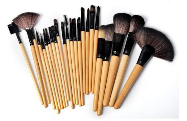 Complete Makeup Brush Set with Carrying Bag - Image 3