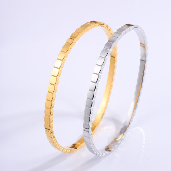 Elegant Honeycomb Bracelet for Women - Image 6