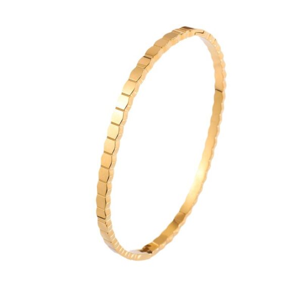 Elegant Honeycomb Bracelet for Women - Image 3